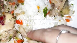 Fix Jadi Menu Favorit! Ayam Suwir Pedas Daun Jeruk ????????