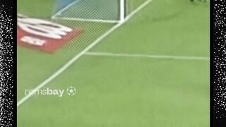 Gol sihir Roberto Carlos yang membuat para ilmuwan bingung