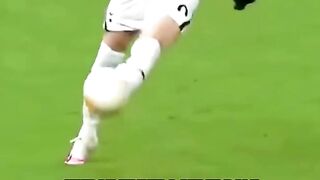 Seni melengkungkan bola!