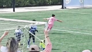 Pemain ini cetak hattrick pertamanya langsung ke gawang mantan 2