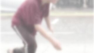 Hujan deras, nekat pakai sendal malah kepleset mulu wkwk #hujan #sendal #apess #ngakak banget nih!!!