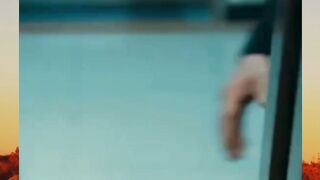 Kelihatannya cuma pria biasa di dalam lift, tapi ternyata... ????