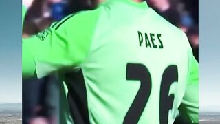 Maarten Paes emang bukan sembarang kiper! ????