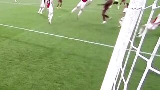 Skill kelas atas Victor Osimhen