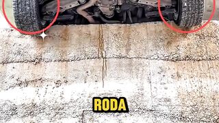 Cara Mengeluarkan Roda Belakang Mobil yang Masuk ke Parit