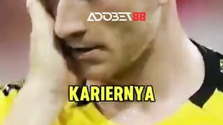 Di saat trofi menjadi segalanya, bagi mereka, lambang di dada jauh lebih berharga