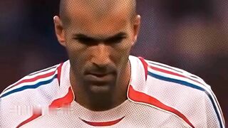 Cara Zidane mempermalukan Buffon di Final Piala Dunia 2006. ????