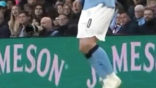 Berani banget dia ngelakuin ini di final lawan rival sendiri… lihat reaksi Guardiola. 2