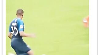 Saat Virgil van Dijk berhadapan dengan Kylian Mbappé, semua orang tahu