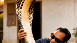 Di lakukan oleh profesional.. jangan di tiru