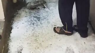 مینا پورٹ سعودی عرب میں برف باری  ( اولے )