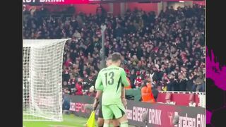 Kepa Arrizabalaga dan Final Piala Liga Inggris: Sebuah Kisah "Cinta" yang Rumit? ????