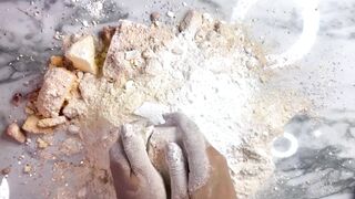 Gym chalk Crushing