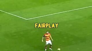 Tillman Merebut Bola Fairplay dan Mencetak Gol