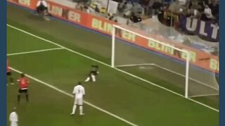 Saat Roberto Carlos curi freekick Beckham