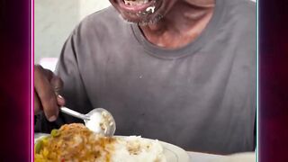 Seorang pria bernama Bapak Abdul 68th hidup sendirian di Ibukota