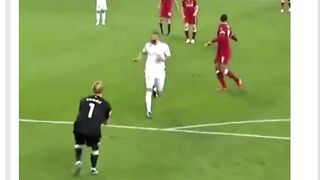 Kalau striker lain butuh ruang… Benzema cuma butuh 1 detik