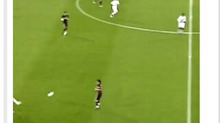 Penghargaan Puskás belum ada saat gol ini tercipta… ????