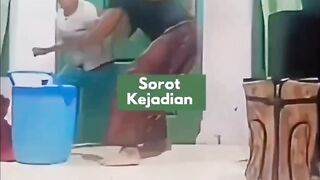 Seorang bocah di banting guru ngajinya