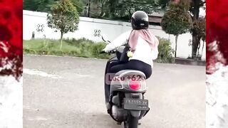 motor miring ❌ badan miring ✅