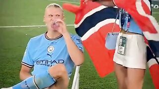 5 Pesepakbola yang Menikahi Cinta Masa Kecilnya ????❤️