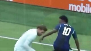 Brasil kalah dari Prancis kemarin, menderita kekalahan tanpa Neymar dalam skuad.