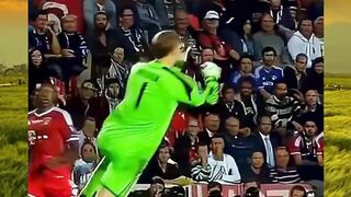 Kalau ngomongin striker tajam, semua orang fokus ke gol… tapi jangan lupa: ada “pahlawan tersembunyi” di bawah mistar