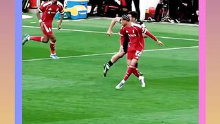 Skill Dewa Pemain Liverpool Acak-Acak Pertahanan Lawan!