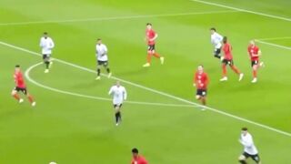 Inggris dan Uruguay bermain imbang 1-1 kemarin dalam pertandingan persahabatan di Wembley.