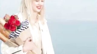 Miley Cyrus – Flowers