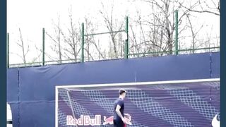 Pesepak bola tertinggi dalam sejarah!