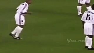 Ketika Roberto Carlos mencoba mengulangi tendangan bebas ikoniknya melawan Buffon. 3