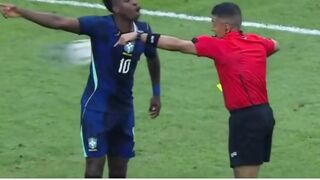 ertandingan internasional Prancis melawan Brasil yang intens