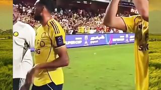 Dapet jersey langsung dari Cristiano Ronaldo… ????????