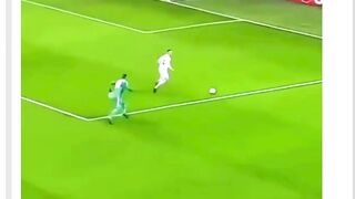 Sepak bola indah karena hal-hal kayak gini. Bukan cuma gol, tapi cara mereka “membaca permainan” yang bikin kita merinding ????✨