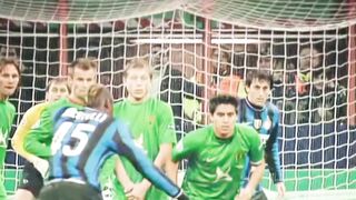 Mario Balotelli di puncak kariernya merupakan perpaduan langka antara kekuatan, kecerdasan, dan teknik yang luar bias