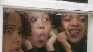 Funnyfuzzy - kids making wacky faces through the window | Trending HD Video