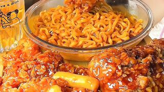 Sticky spicy ramen noodles ???? Crispy fried chicken ~ fragrant and spicy, so delicious!