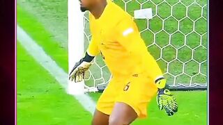 Ketika Kiper Keluar Garis Saat Penalti ????