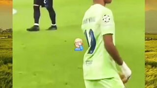 ???? Disoraki fans lawan, Lamine Yamal terpancing emosi.