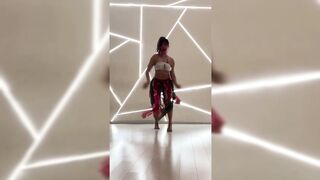 Idian Girl Neetu Singh Dance