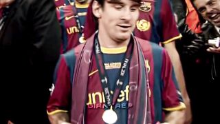 moment messi angkat piala