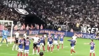 Memphis Depay adalah pemain sepak bola Belanda yang kini bermain di Brasil untuk Corinthians