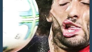 Deretan foto sepak bola dengan timing sempurna