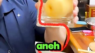 Apel Di Dalam Botol Kaca