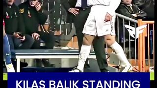 ???????? Ronaldinho mendapat tepuk tangan meriah di Santiago