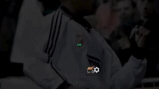 pernah di sebut bek kiri terburuk di dunia