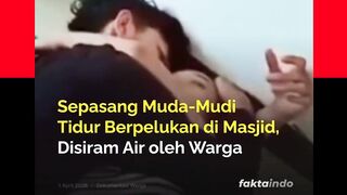 Sepasang muda-mudi kepergok sedang tidur sambil berpelukan di dalam masjid kawasan wisata Pantai Logending