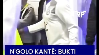???????? N'Golo Kanté dikenal sebagai salah satu pesepakbola paling rendah hati di dunia