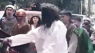 wkwkkwkw kasian di pecutin